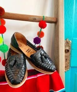 Folklore & Tradition Tasseled Huaraches - Black