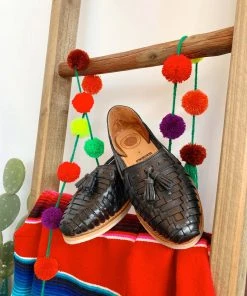 Folklore & Tradition Tasseled Huaraches - Black